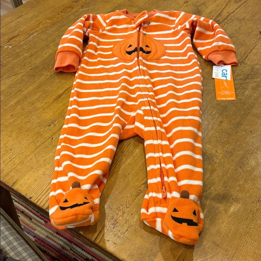 Carter's‎ pumpkin sleep n play NWT 6M